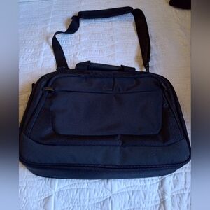 Targus Black Laptop Bag/Briefcase.